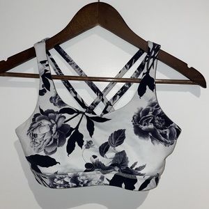 WOMENS LULU LEMON SPORTS BRA. XS OR 0,2. worn only a few times